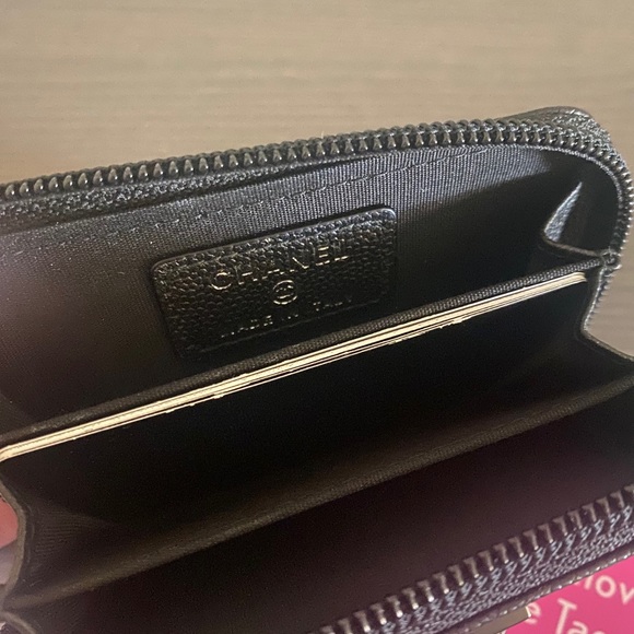 Chanel So Black Zip Card Holder - Picture 4 of 5